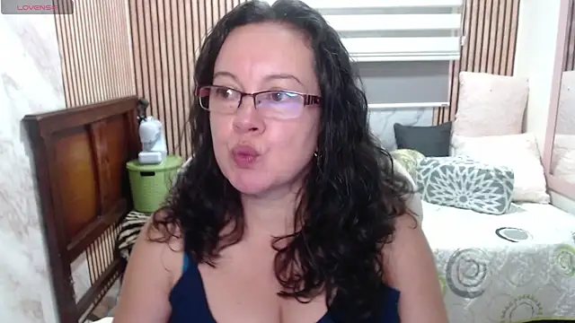 Chat +18 de Sonialorens_ ao vivo