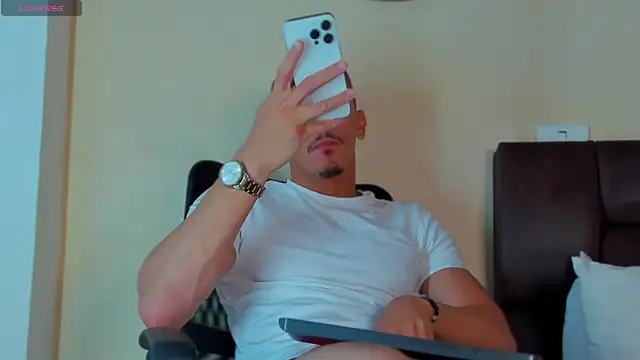 MikeRoss7777 Chat XXX live