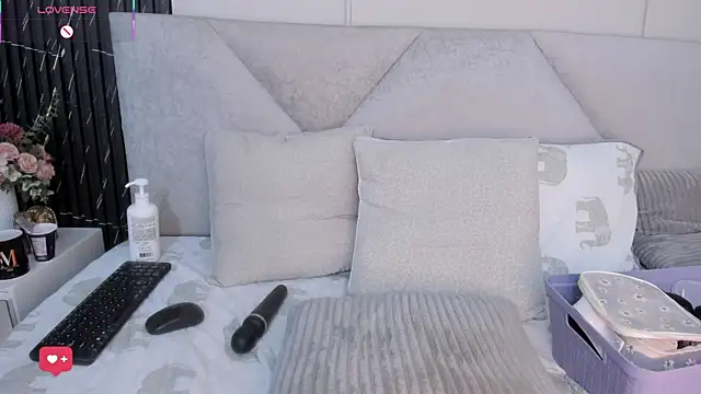 Naomi_Rousse's Live XXX Chat