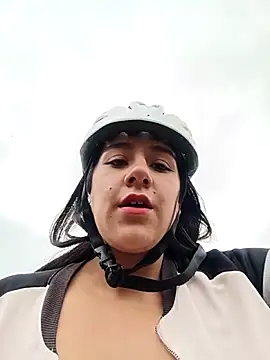 CAROLINE__07 élő XXX-chatje