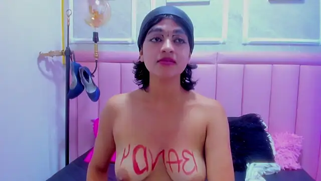 צ'אט XXX בשידור חי של velvet_girll