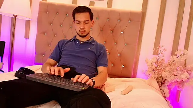 Leonard_Foxx Adlı Modelin Canlı XXX Sohbeti