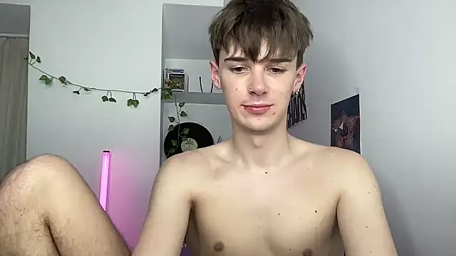 YourMilkyGuy's Live XXX Chat