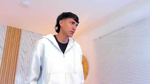 XXX chat uživo modela myke_tucker