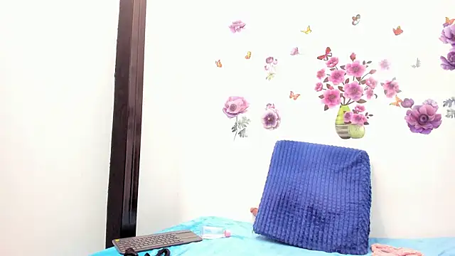 bonnyy26 Adlı Modelin Canlı XXX Sohbeti