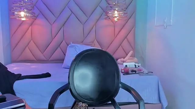 Chat +18 de AngelaaCute_ ao vivo