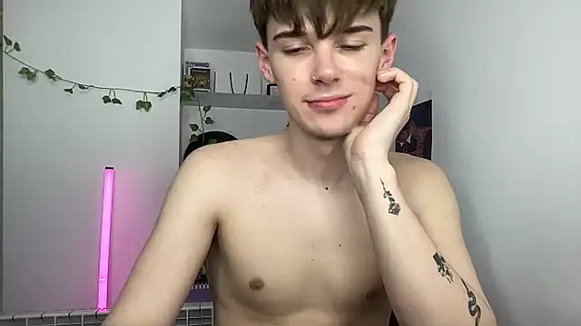 YourMilkyGuy Chat XXX in diretta