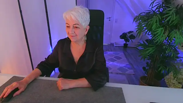 LovelyHelena XXX чат на живо