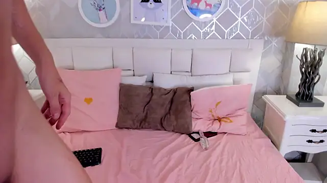 Chat +18 de kitty_iris_ ao vivo
