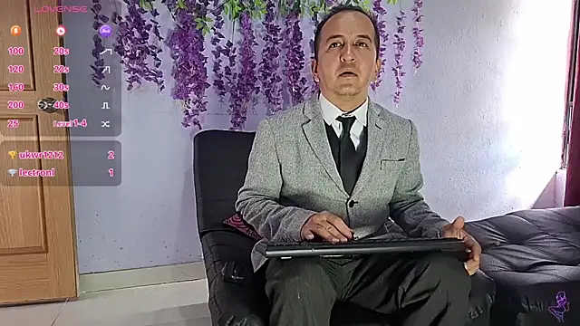 GreisyAndHazzan's Live XXX Chat