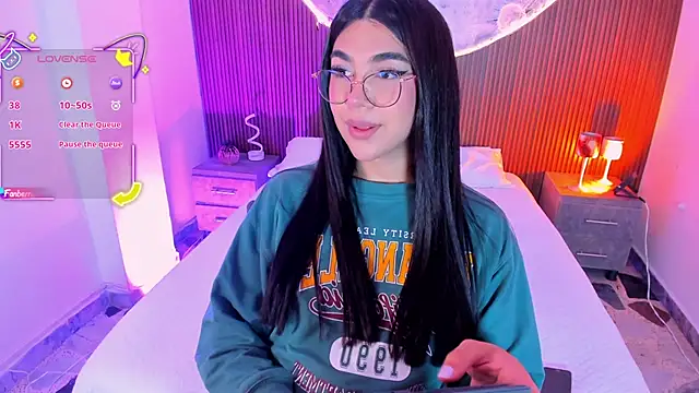 RoseCassie live XXX chat