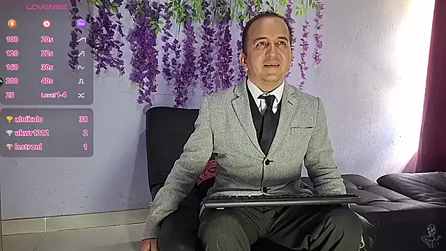 GreisyAndHazzan's Live XXX Chat