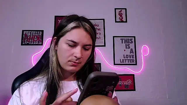 Chat +18 de AlisaFrost ao vivo