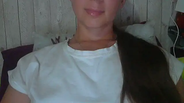 Bella--White Adlı Modelin Canlı XXX Sohbeti