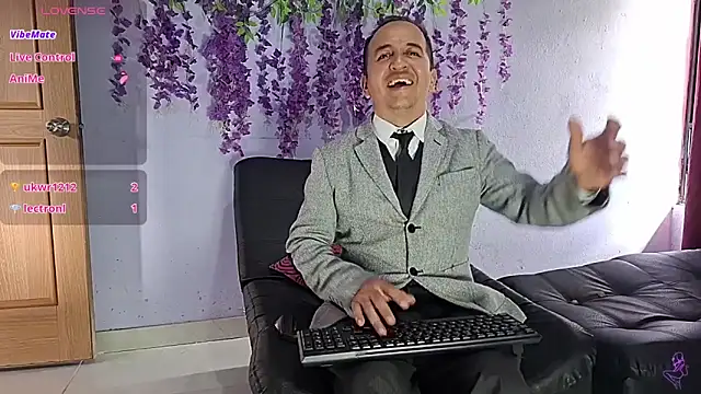 GreisyAndHazzan's Live XXX Chat