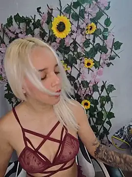 KasumiSophia Adlı Modelin Canlı XXX Sohbeti