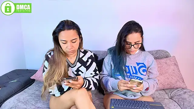 Jules_n_Gia Chat XXX in diretta