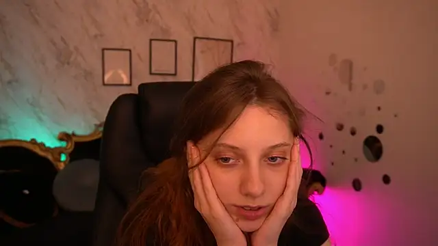 CuteeFoxy Live XXX-Chat