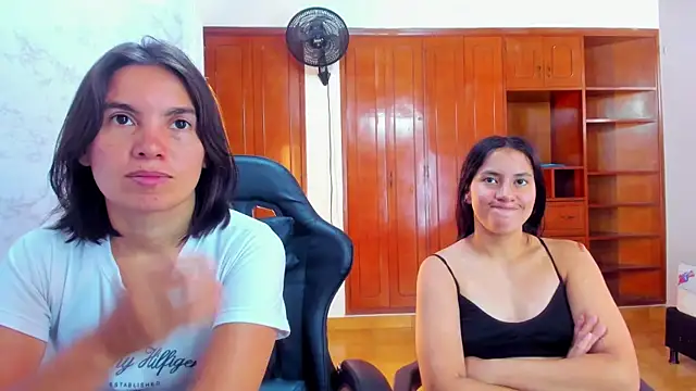 Chat +18 de Soffy_and_Emily ao vivo