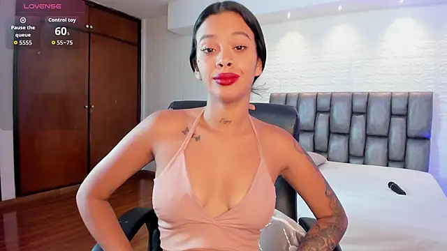 Chat +18 de Saara_Corraless ao vivo