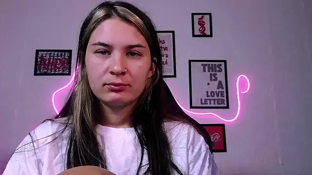 AlisaFrost Adlı Modelin Canlı XXX Sohbeti