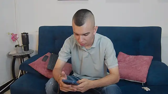 Rowan_Cley Live XXX-Chat