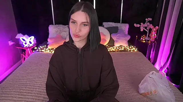 دردشة JuicyRina الجنسية المباشرة