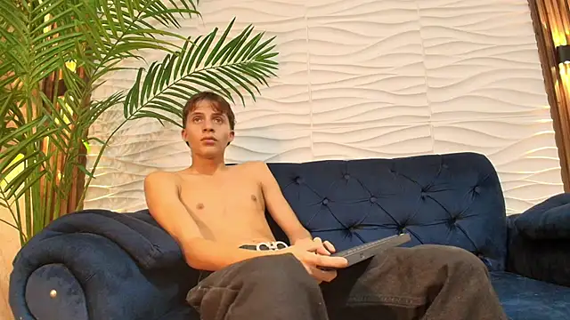 Pavo_tv Adlı Modelin Canlı XXX Sohbeti