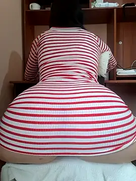 Ally-cutee's Live XXX Chat
