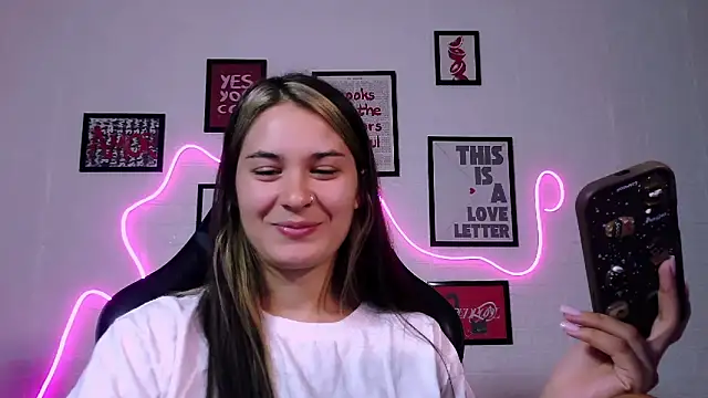 AlisaFrost Chat XXX in diretta