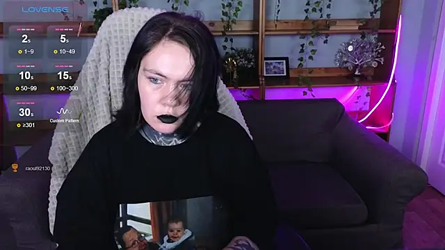 QwertyAnnie_Lbo Chat XXX in diretta