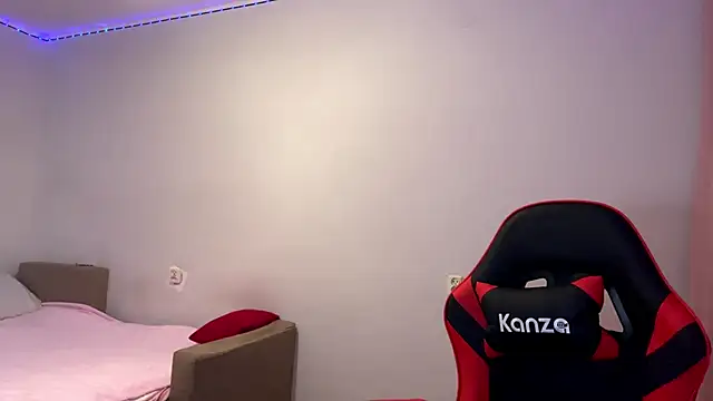 cute_nessy Webcam show