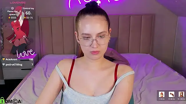 Chat XXX en directo de Miaa_Hill