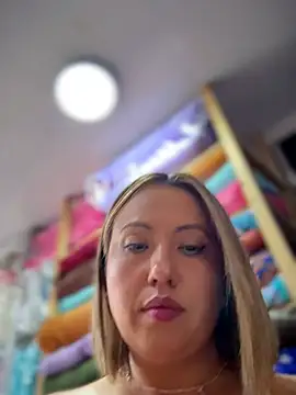VIOLETA-25_ élő XXX-chatje
