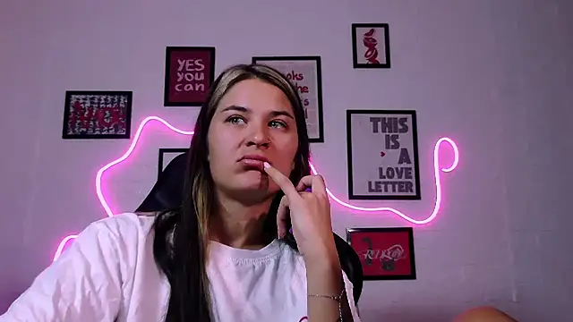 Chat +18 de AlisaFrost ao vivo
