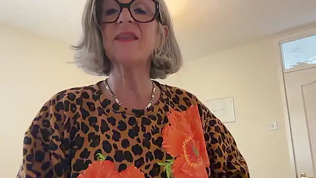 NaughtyMonicaUK live XXX chat
