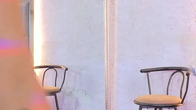 Chat +18 de TiaraRosse ao vivo