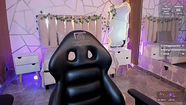 Chat +18 de Cloee_tay1 ao vivo