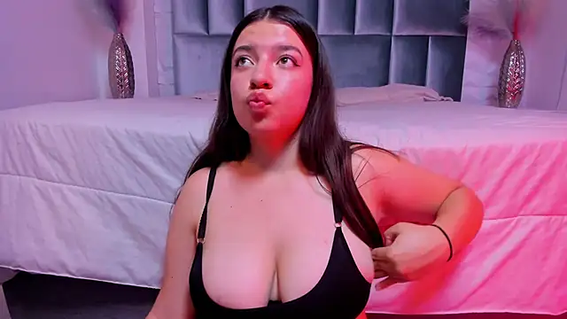 Chat +18 de Sara_Deen ao vivo