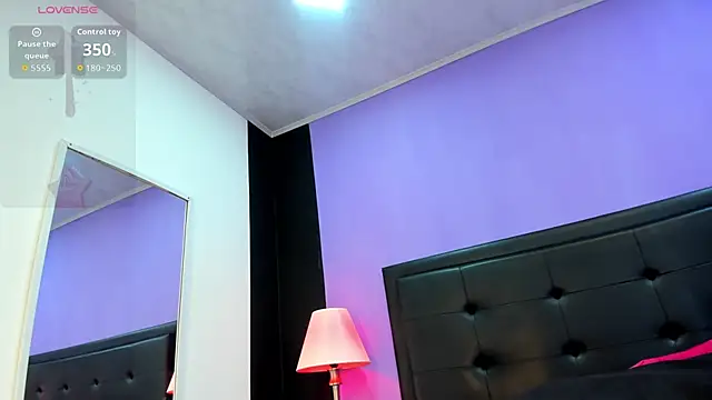BustyGlow's Live XXX Chat