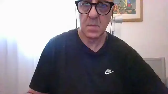 Chat +18 de ANONIMO7735 ao vivo