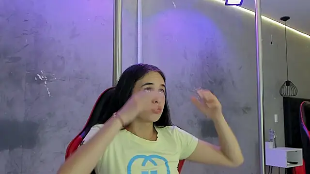 Chat +18 de alice__susan ao vivo