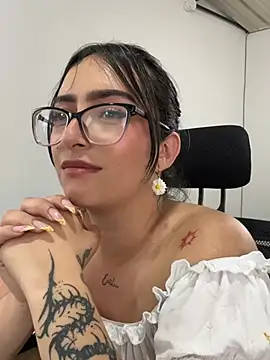 Chat +18 de Kloenovoa- ao vivo
