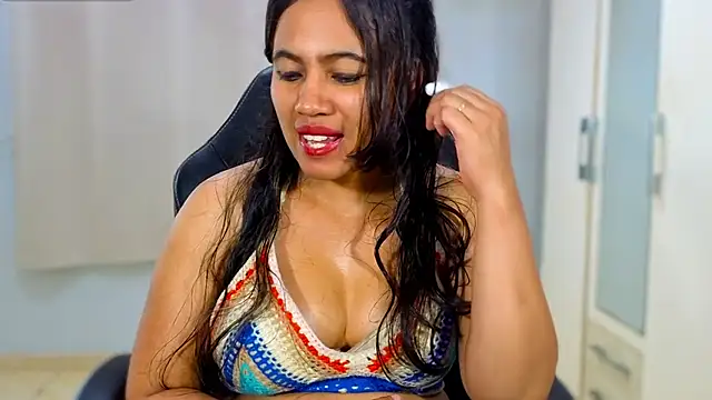 Chat +18 de FannyXhot ao vivo