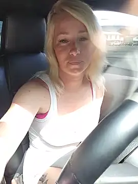 POPPY_XO élő XXX-chatje