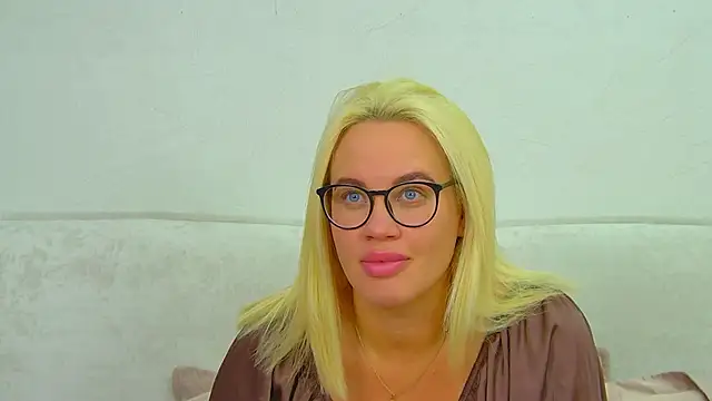 MariaNeuman Chat XXX live
