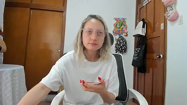 Chat +18 de Adele_johnsonn1 ao vivo