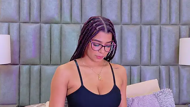 Chat +18 de TiaraRosse ao vivo