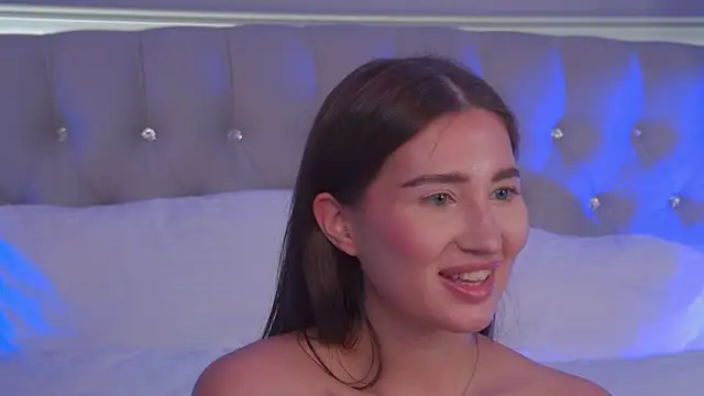 LisaDeviss' Live XXX Chat