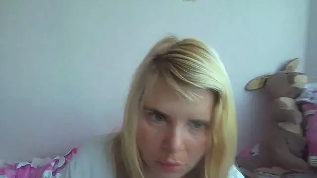 دردشة HornyElena الجنسية المباشرة